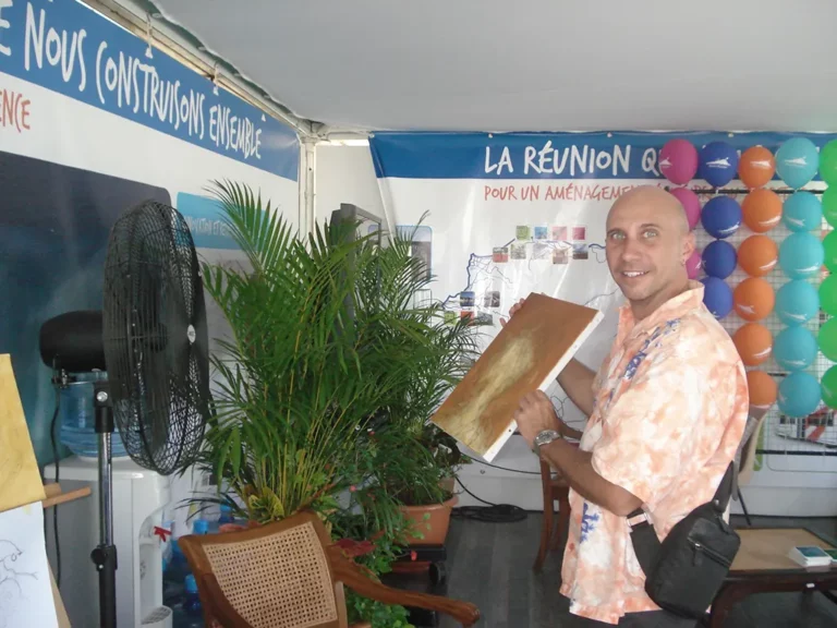 Bruzefh utilise le ventilateur du stand pour accélérer le séchage de sa toile